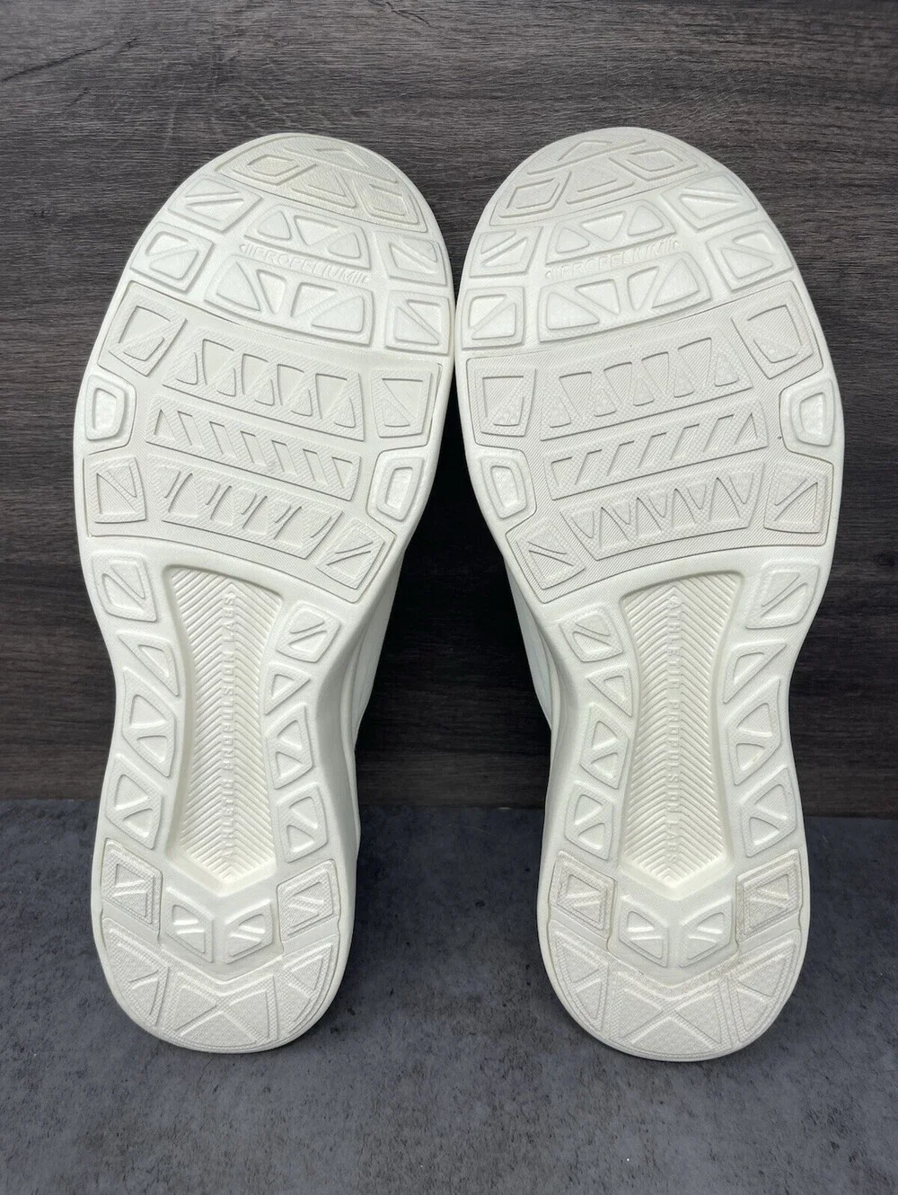 APL TechLoom Bliss Mens Size 14 Beige Slip On Walking Comfort Knit Lot Sneakers